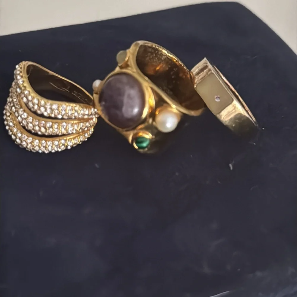 Three lovely rings - Picture 3 of 3